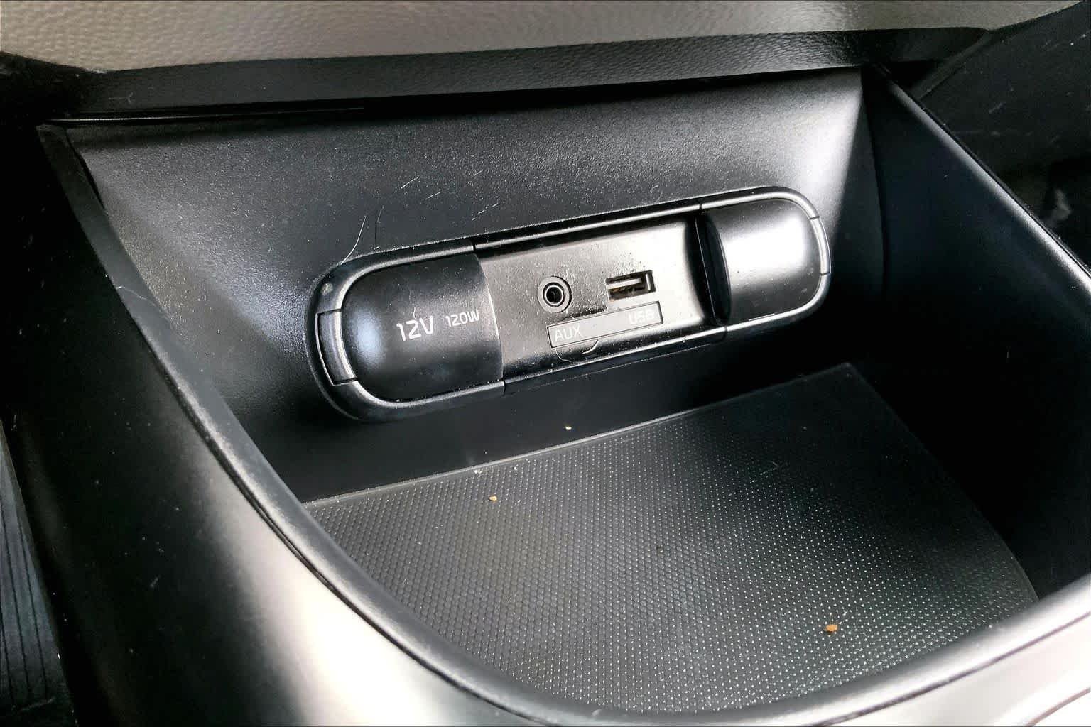 Used 2014 Titanium Gray Kia Base image 32