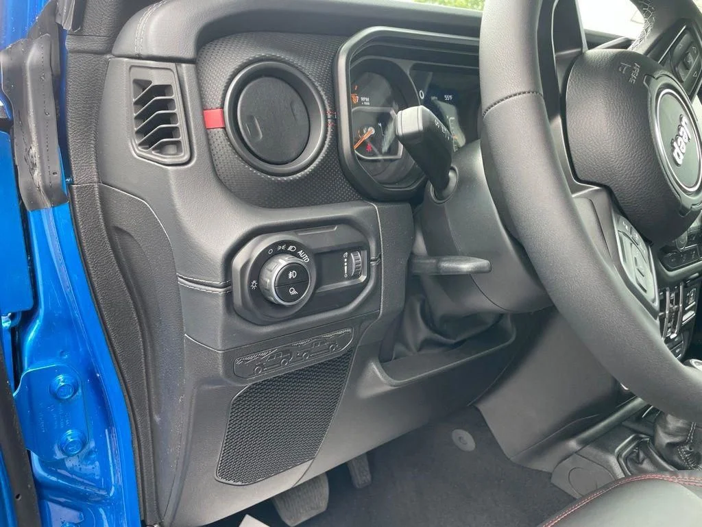 New 2026 Hydro Blue Pearl-Coat Exterior Paint Jeep Rubicon X image 20