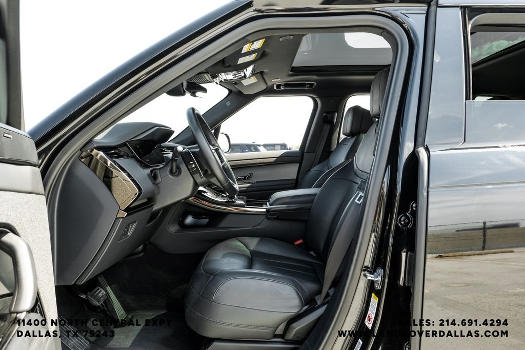 Used 2025 Santorini Black Metallic Land Rover SE image 31