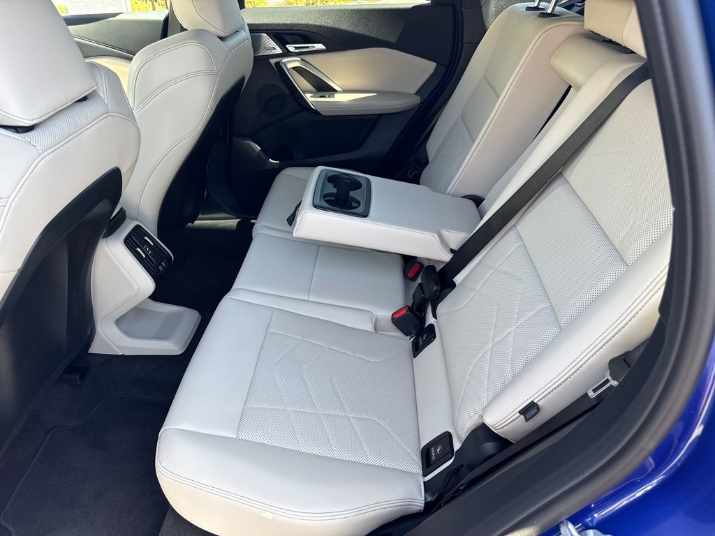Used 2025 Blue BMW xDrive28i image 18