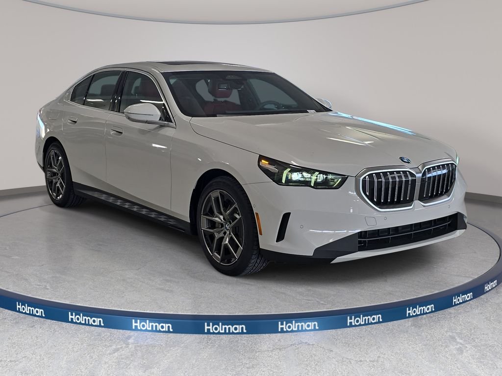 New 2027 Alpine White BMW 530i image 3