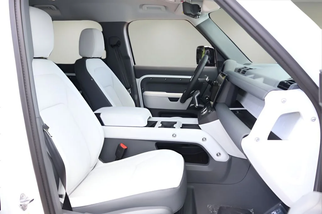 New 2026 Fuji White Land Rover X-Dynamic SE image 17
