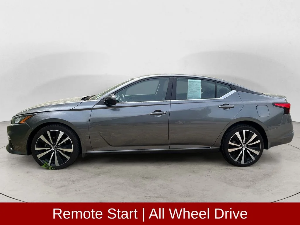 Used 2022 Gun Metallic Nissan 2.5 SR image 2