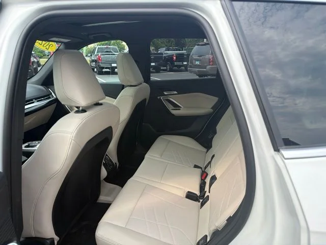 Used 2025 White BMW xDrive28i image 23
