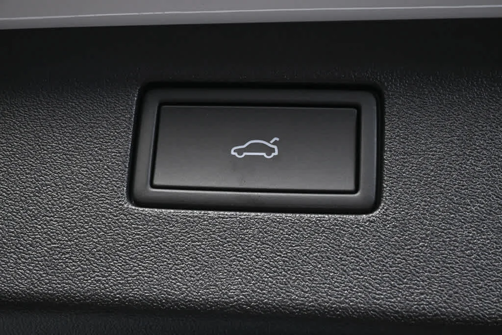 New 2026 Pure White Volkswagen SE image 26