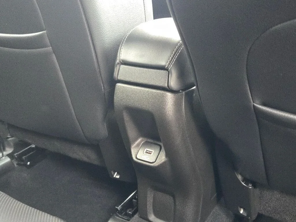 Used 2023 White Jeep Limited image 10