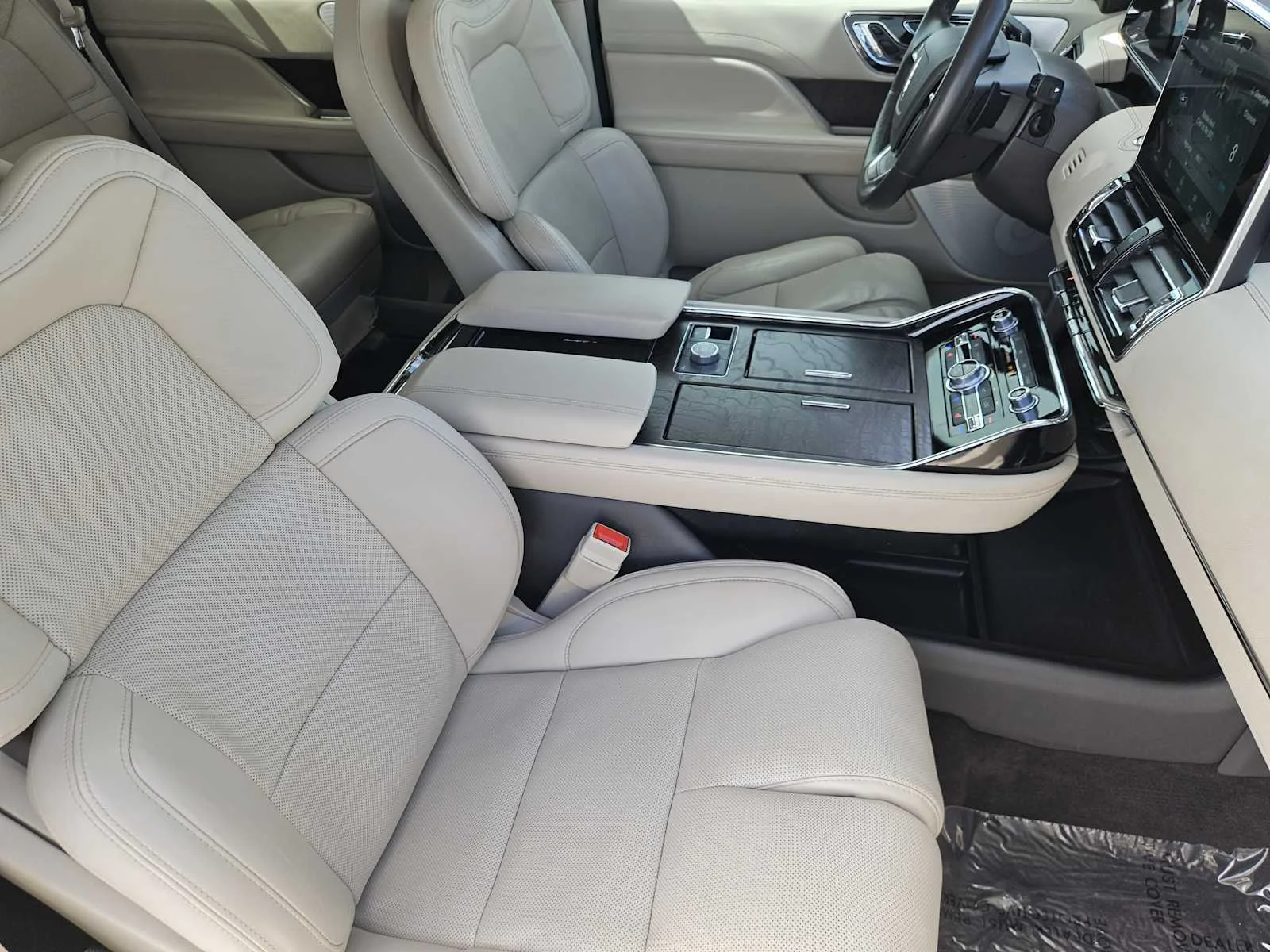 Used 2021 Signature Navy Lincoln Reserve image 13