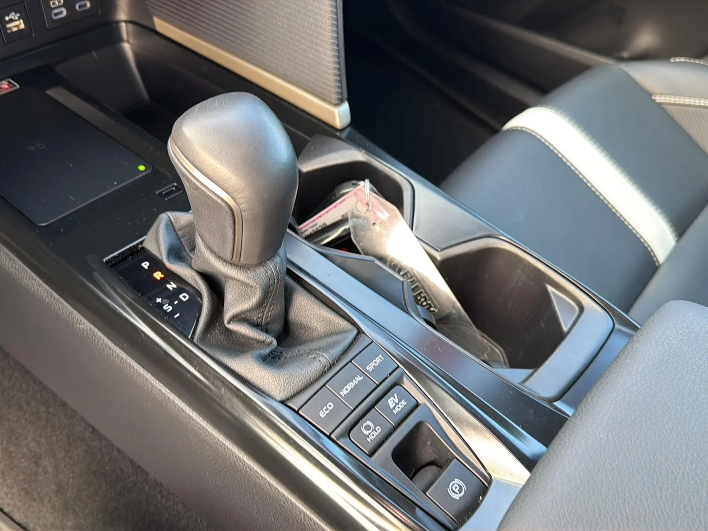 Certified Used 2025 Heavy Metal Toyota SE image 27