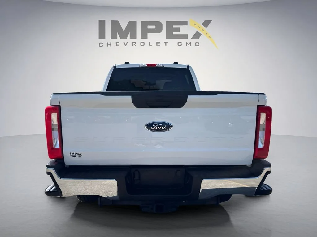 Used 2025 White Ford XL image 4