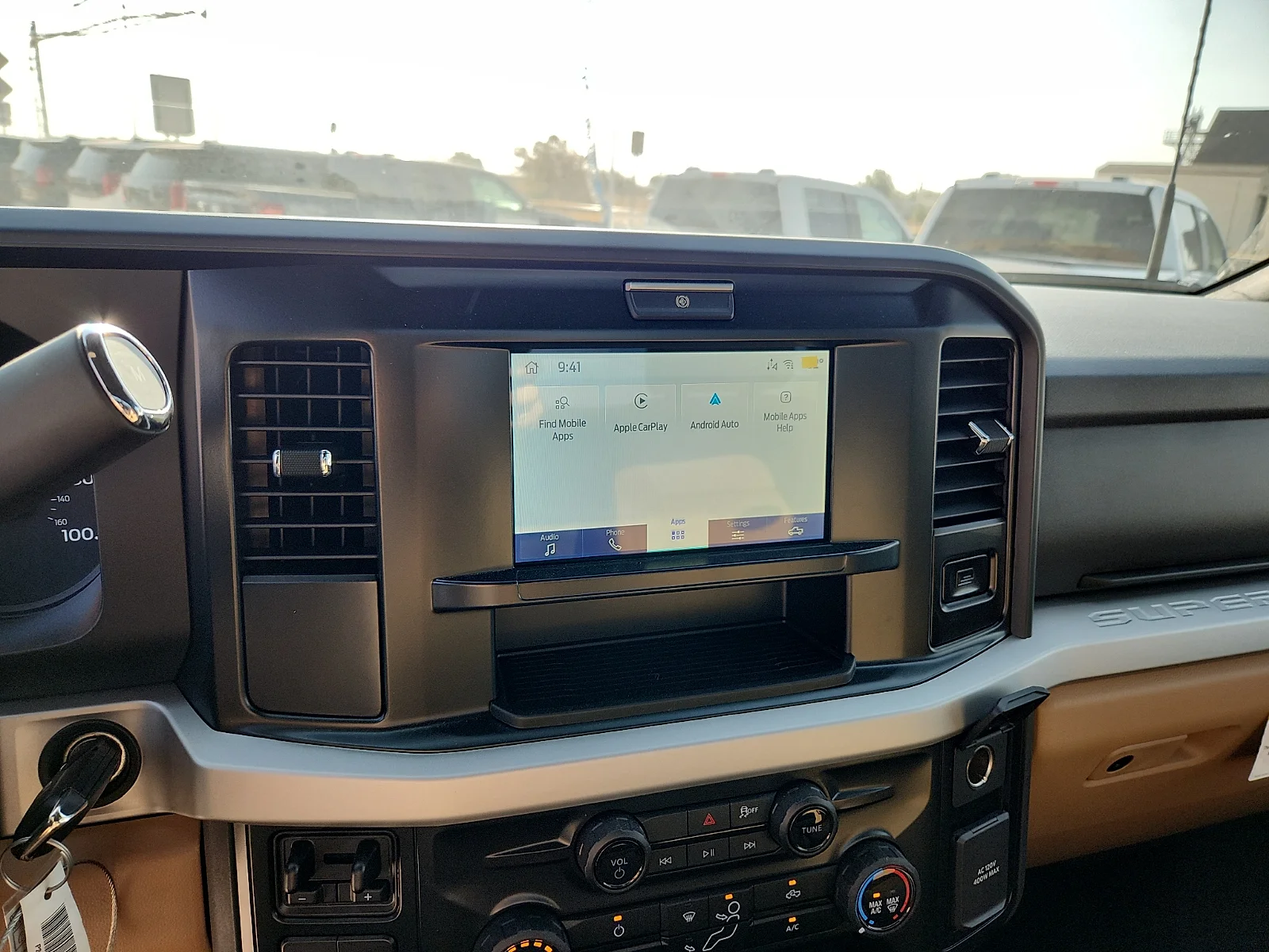 New 2027 Oxford White Ford XLT image 24