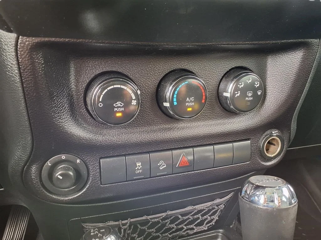 Used 2016 Blue Jeep Unlimited Sport image 10