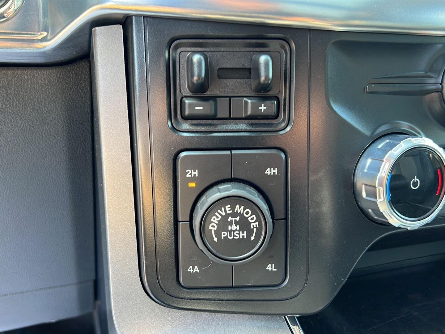 Used 2022 Star White Metallic Tri-Coat Ford LARIAT image 14