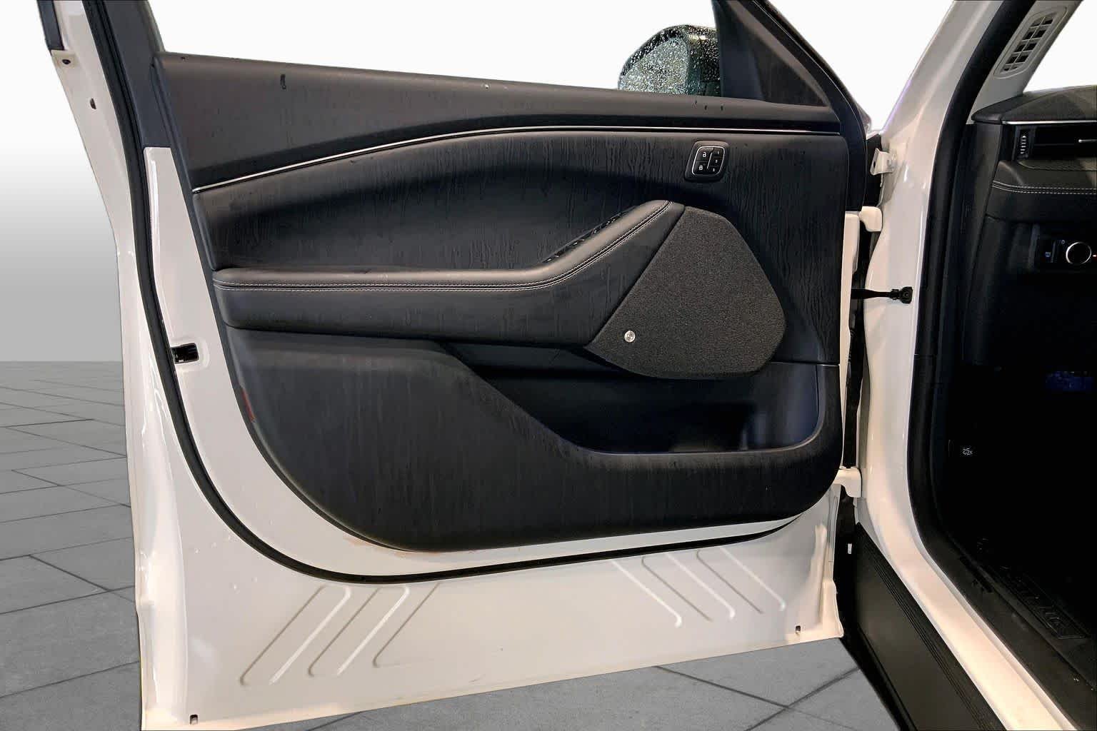 Used 2024 Star White Ford Premium image 21