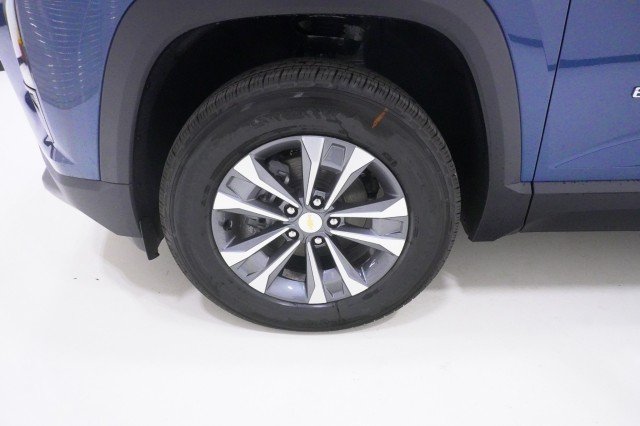 2027 Chevrolet Equinox LT - Photo 12