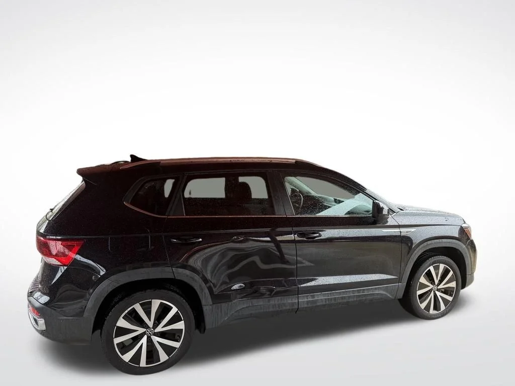 Used 2022 Deep Black Pearl Effect Volkswagen 1.5T SE image 2
