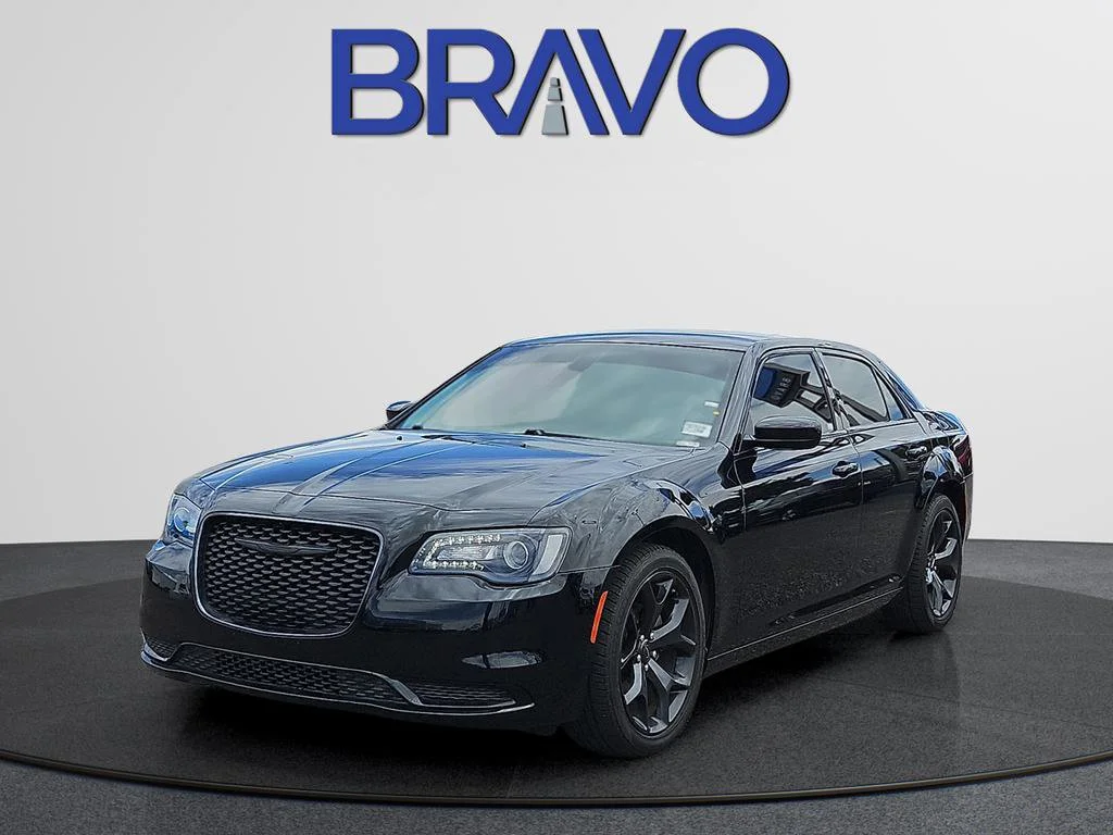 2022 Chrysler 300 Touring's photo