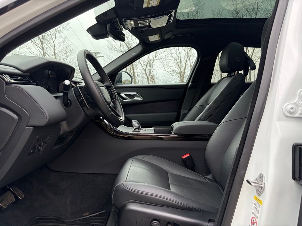 Used 2026 White Land Rover Dynamic SE image 11