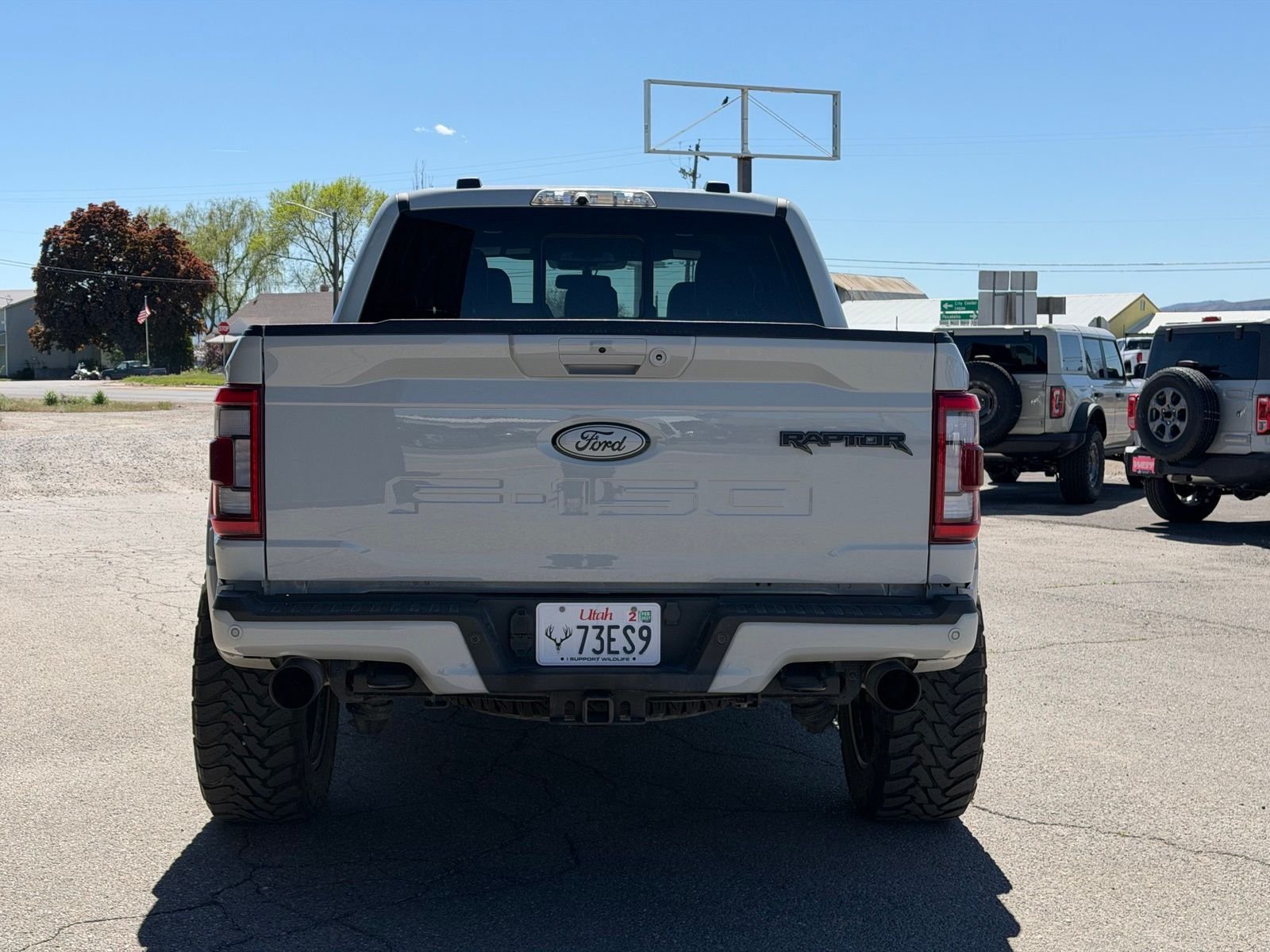 View vehicle photo 4