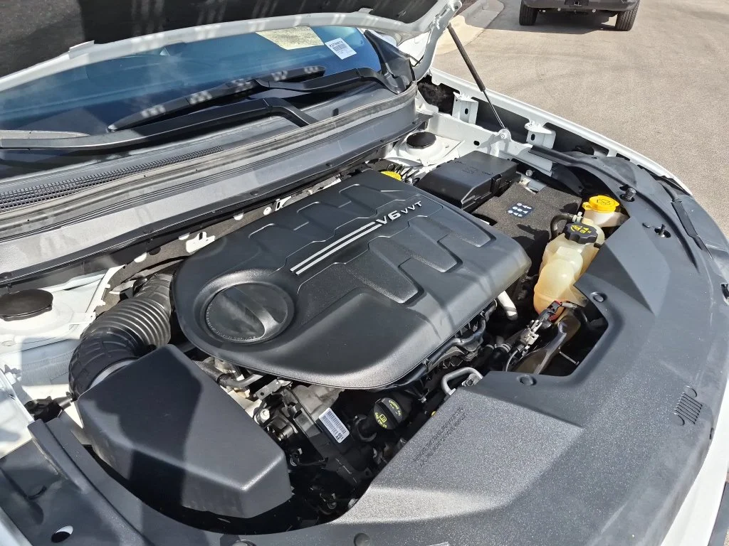 Used 2021 White Jeep Latitude Lux image 15