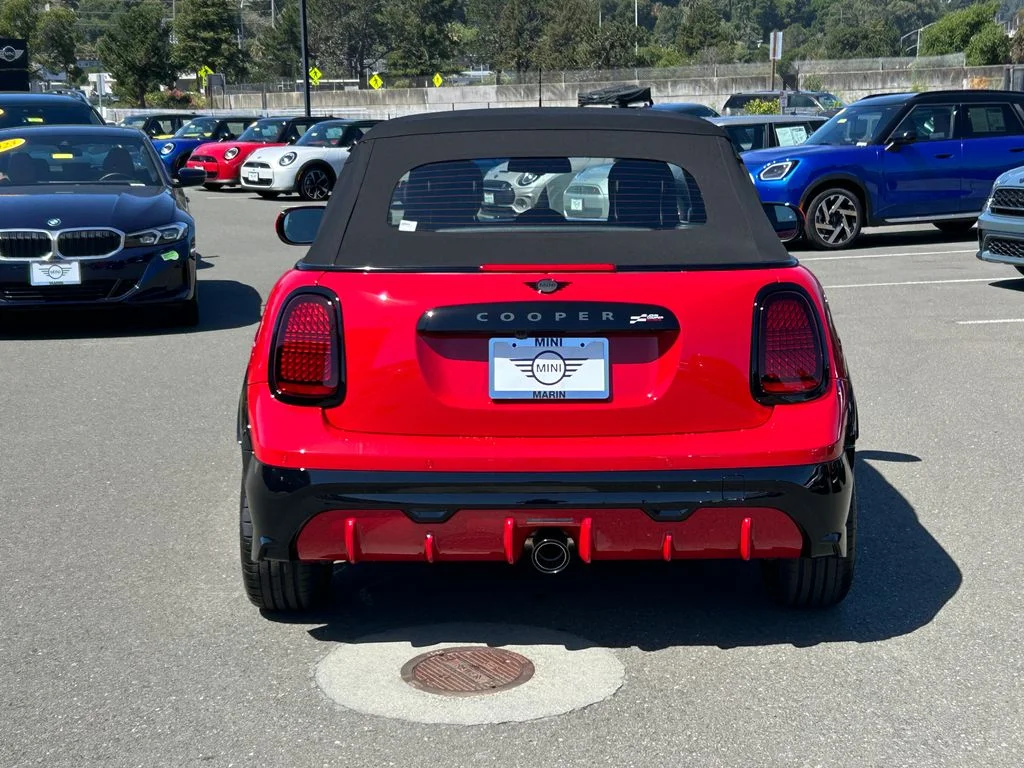 New 2026 Chili Red II MINI Iconic image 4