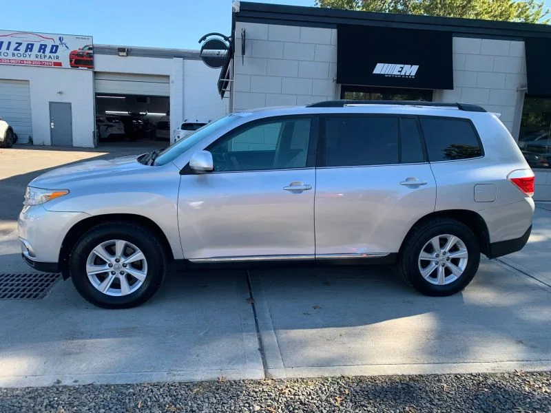 Used 2011 Silver Toyota Sport Utility 4D image 5