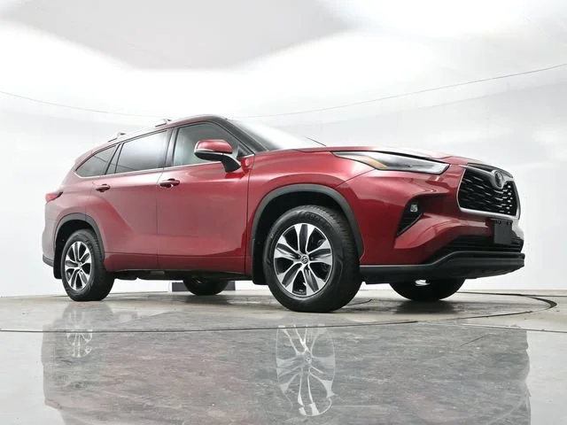 Used 2022 Ruby Flare Pearl Toyota XLE image 26