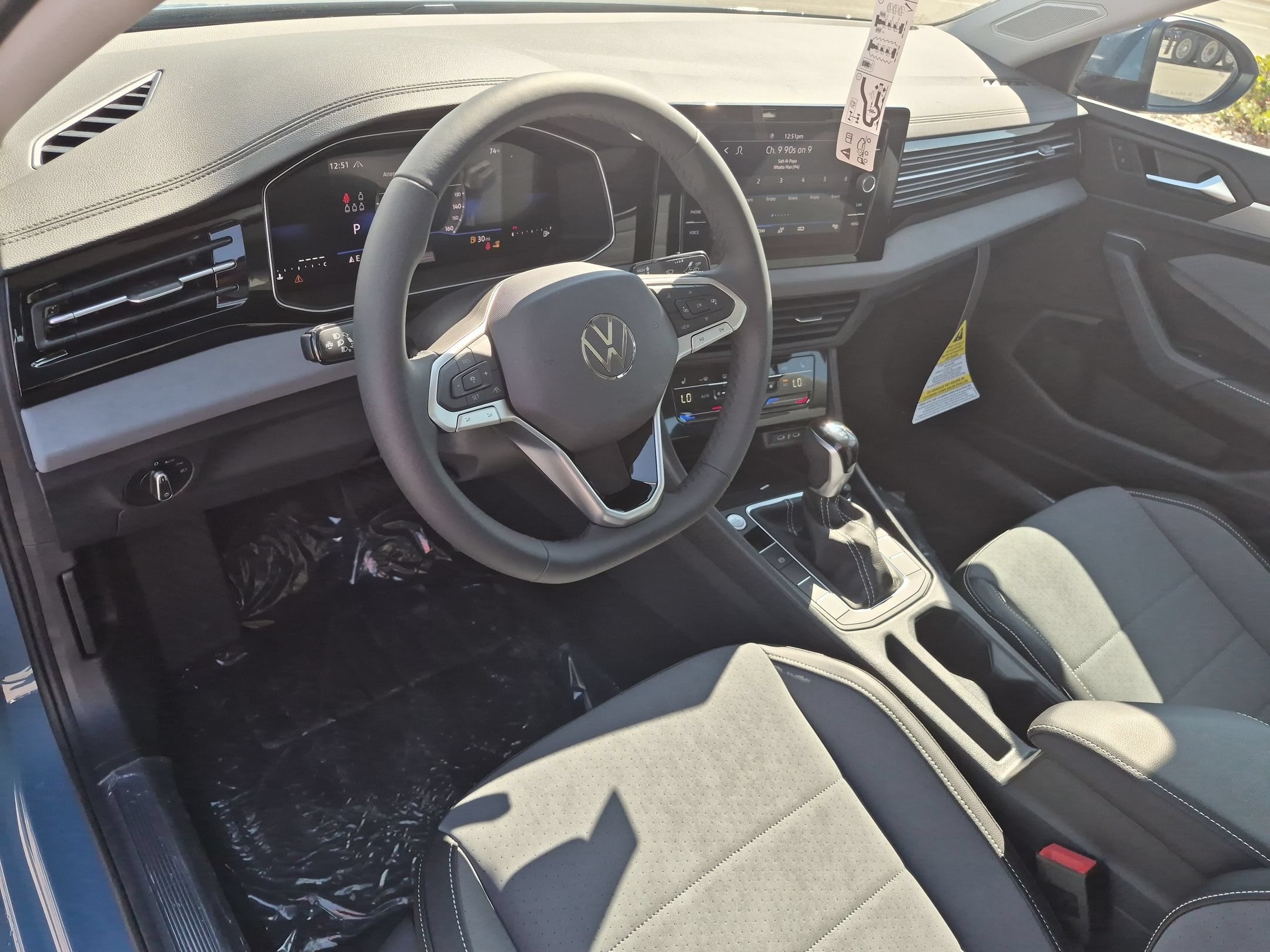 New 2027 Monterey Blue Pearl Volkswagen SE image 11