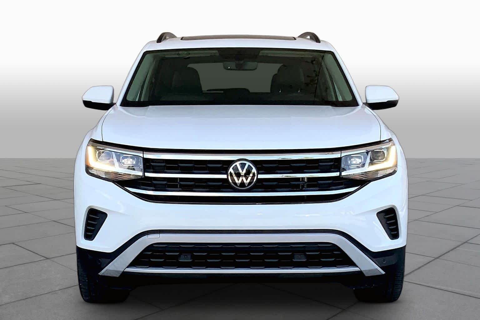 Used 2023 Pure White Volkswagen 3.6L V6 SE w/Technology image 4