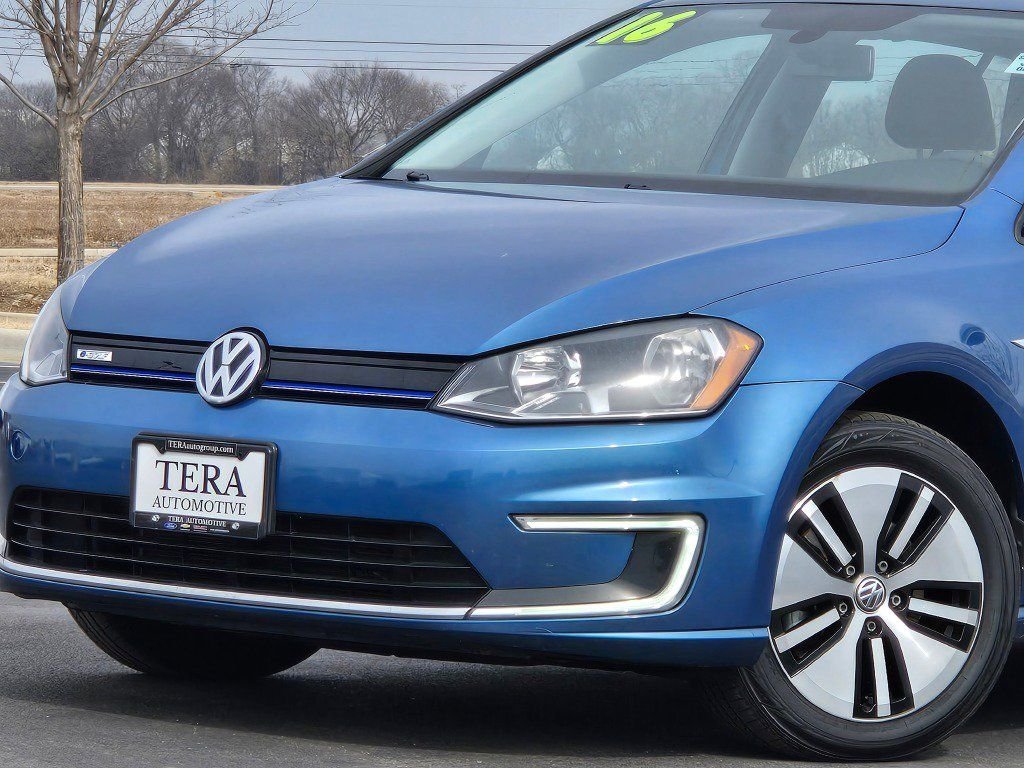Used 2016 Volkswagen e-Golf e-Golf SE with VIN WVWKP7AU8GW913398 for sale in Plano, IL