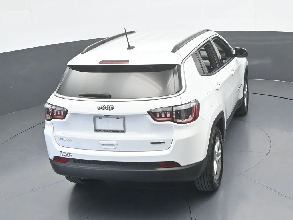 Used 2023 Bright White Clearcoat Jeep Latitude image 46