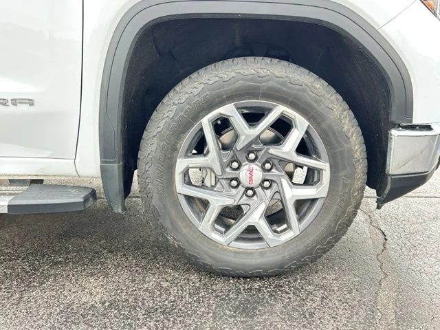 Used 2022 Summit White GMC SLE image 14