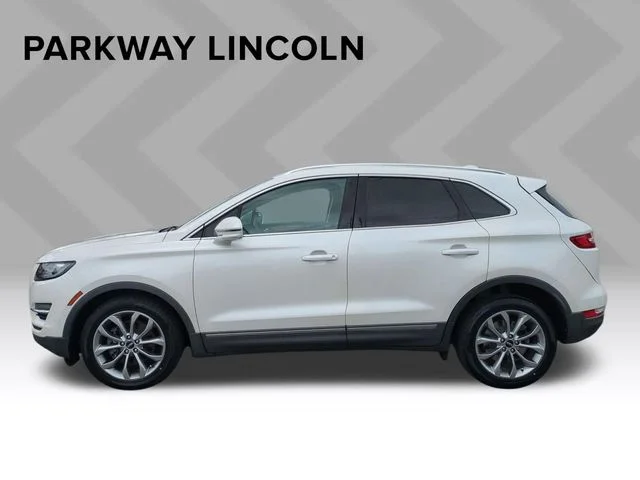 Used 2019 White Lincoln Select image 2