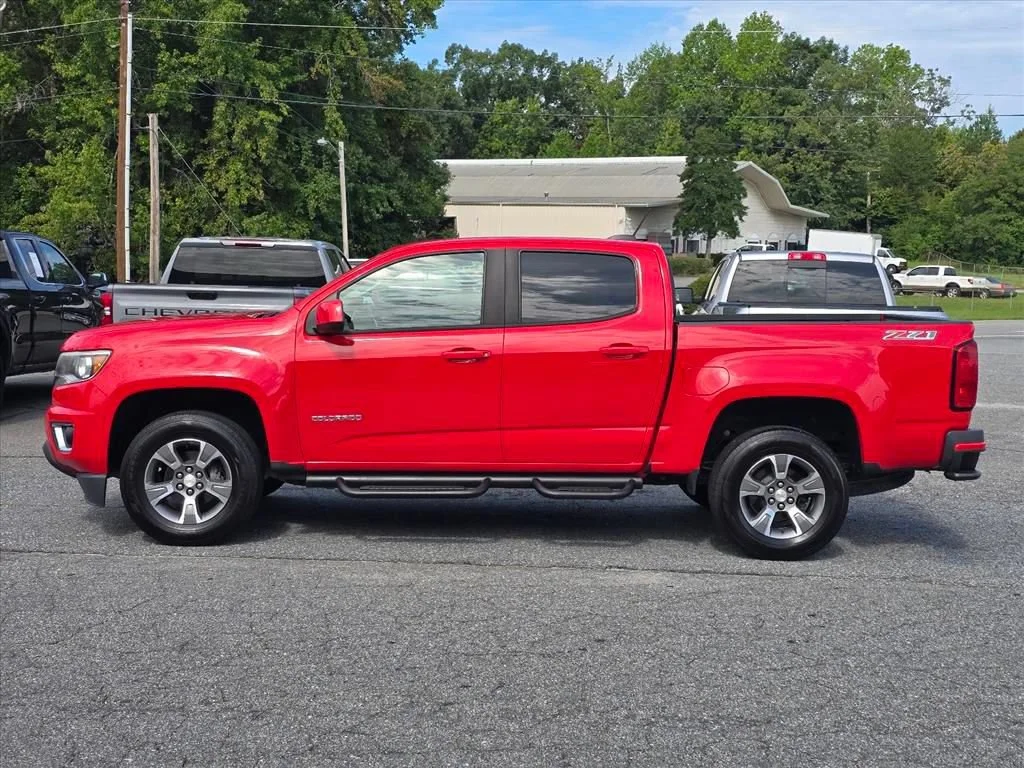 Used 2019 RED HOT Chevrolet 2WD Z71 image 23