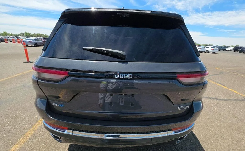 Used 2022 Gray Jeep Overland 4xe image 6