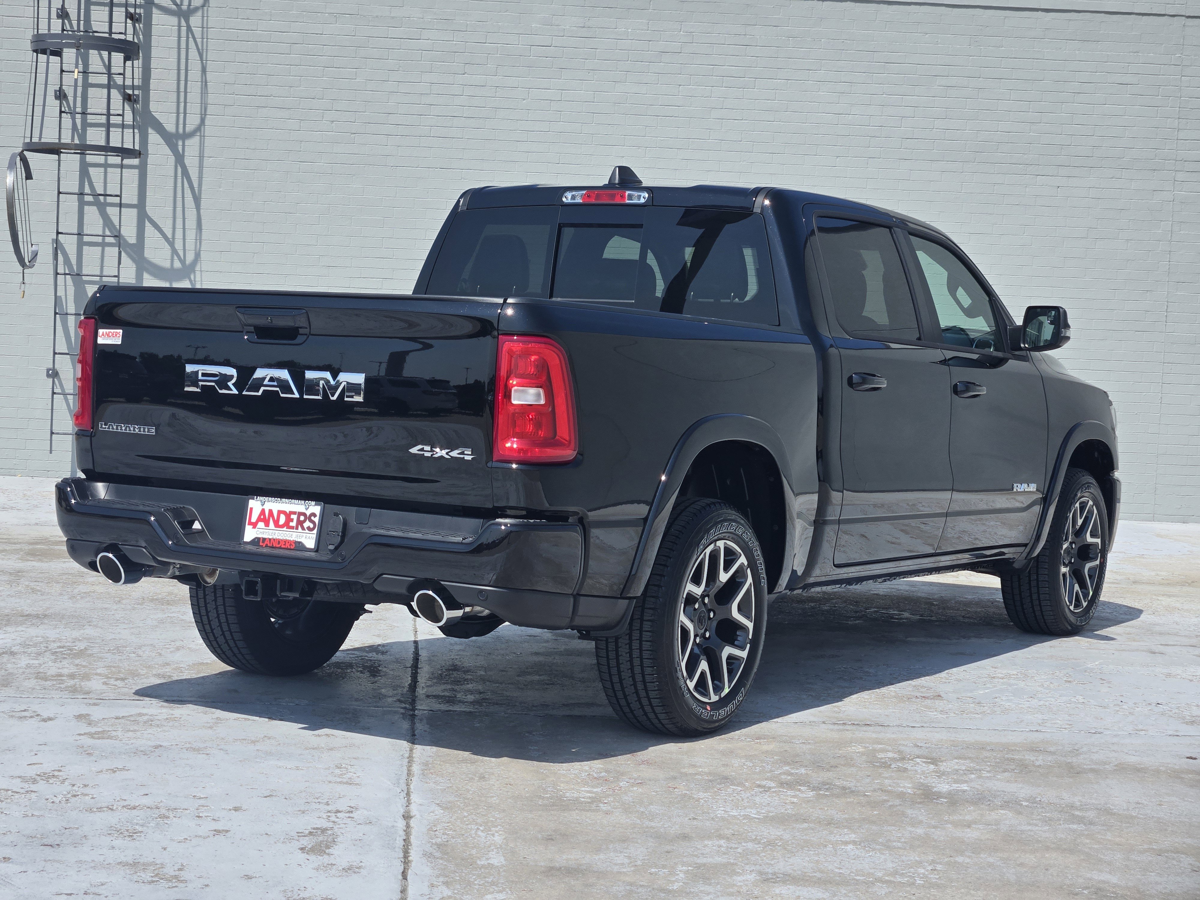 New 2026 Diamond Black Crystal Pearl-Coat Exterior Paint RAM Laramie image 4