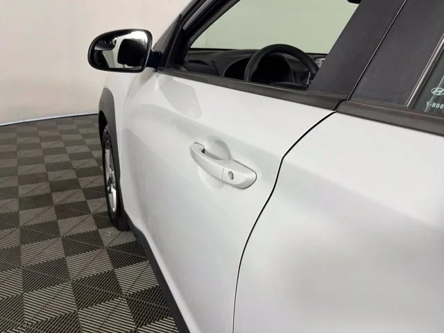 Used 2019 White Hyundai SE image 13