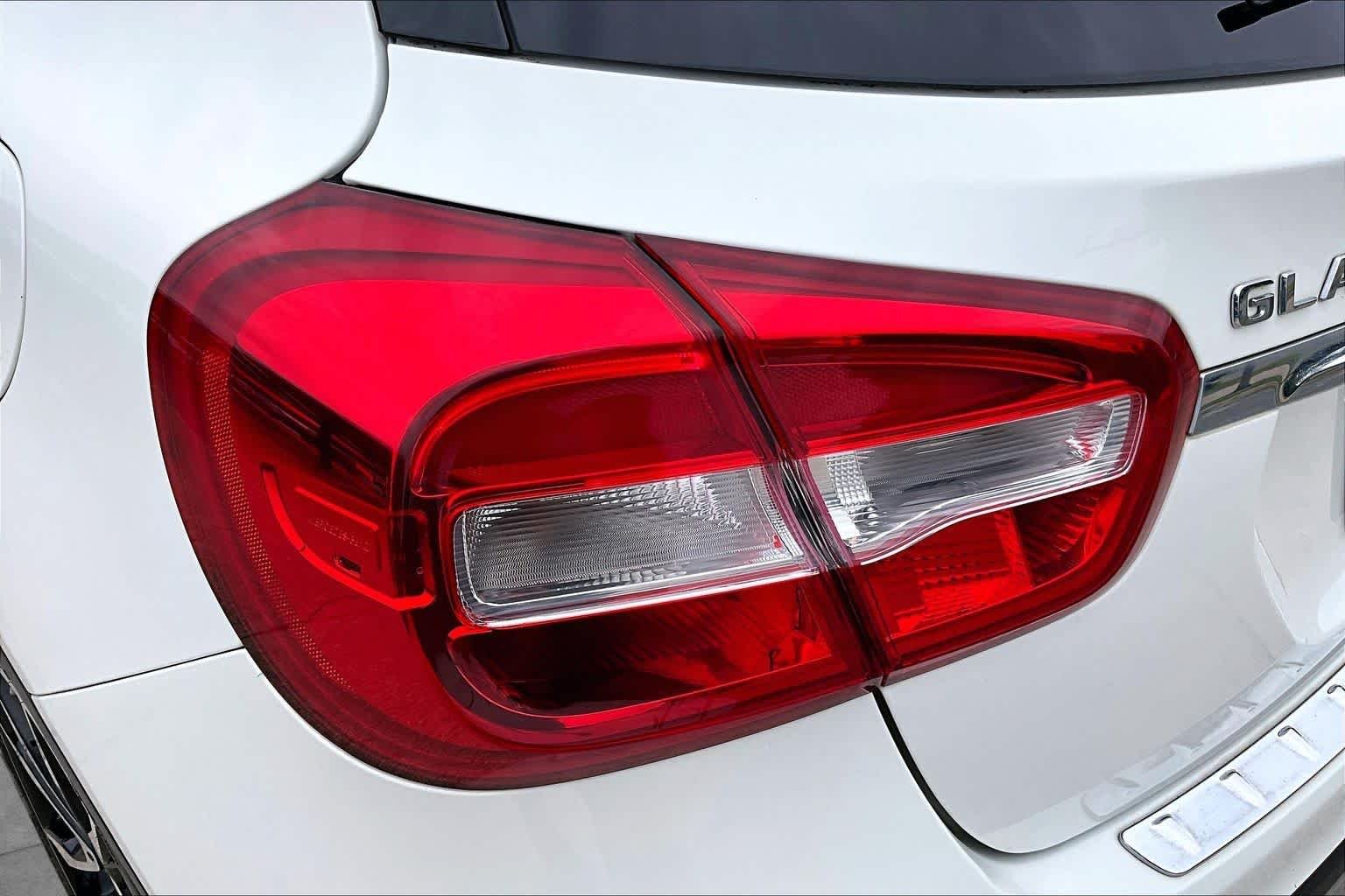 Used 2017 Cirrus White Mercedes-Benz GLA 250 image 28