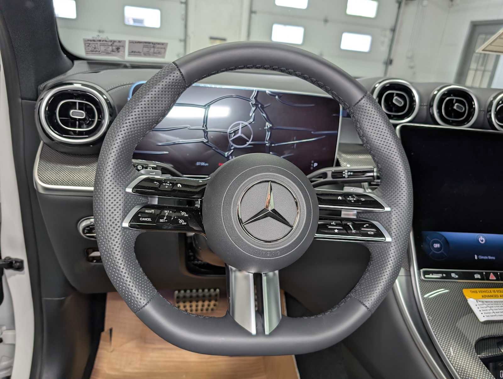 New 2026 Polar White Mercedes-Benz GLC 300 image 33