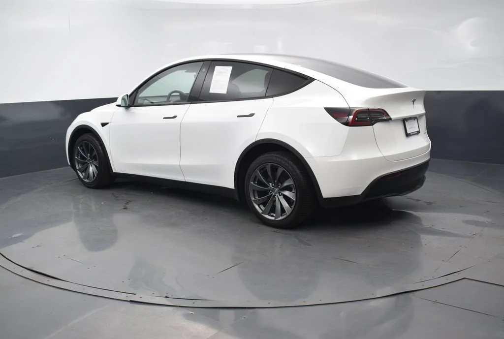 Used 2022 White Tesla Long Range image 4