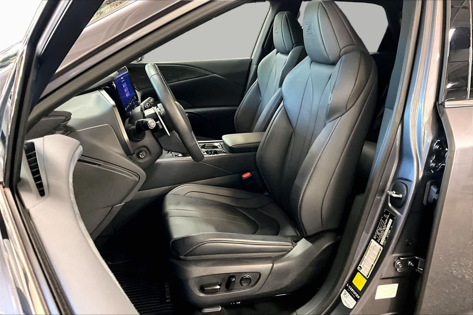 Used 2023 Nebula Gray Pearl Lexus F SPORT Handling image 9