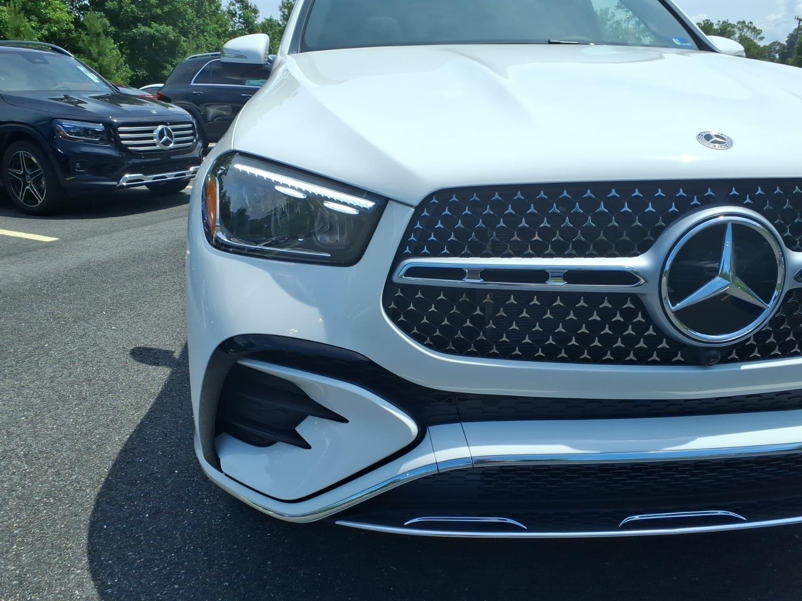 New 2026 MANUFAKTUR Moonlight White Metallic Mercedes-Benz GLE 450 image 3