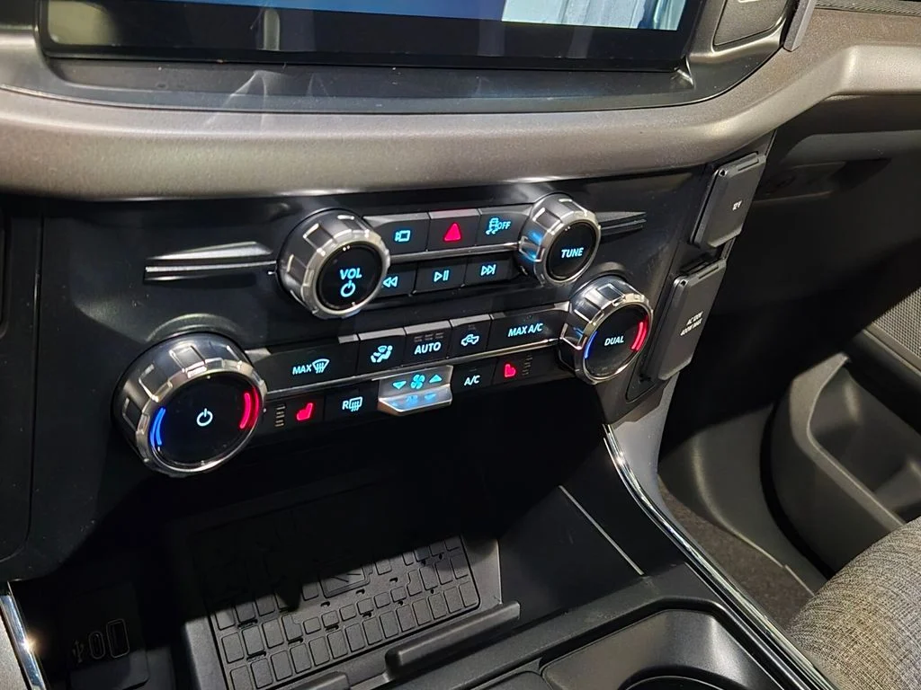 New 2025 Agate Black Metallic Ford XLT image 15