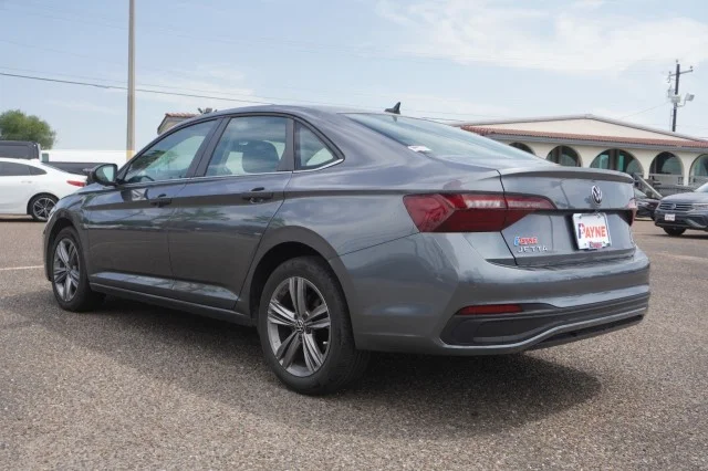 Used 2024 Gray Volkswagen SE image 10