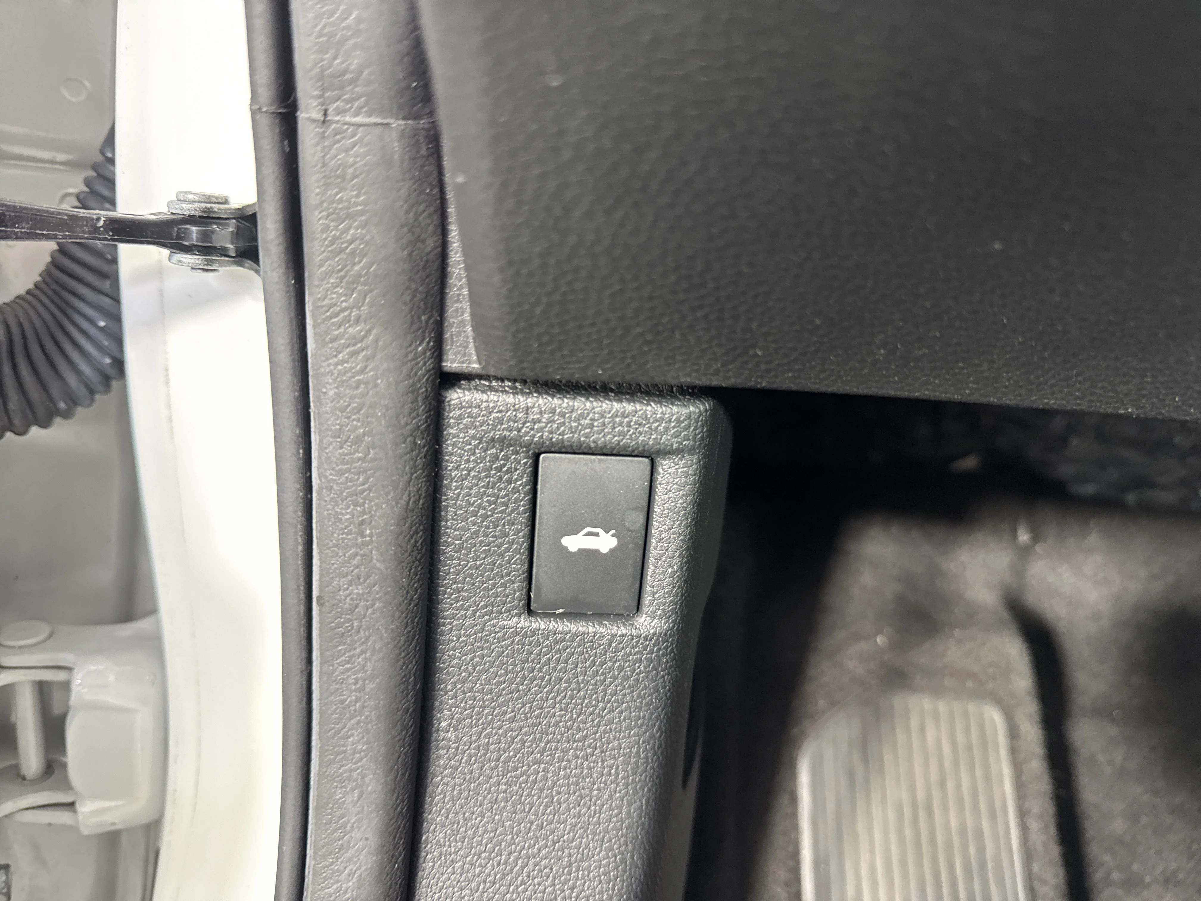Used 2024 Platinum White Pearl Honda LX image 23