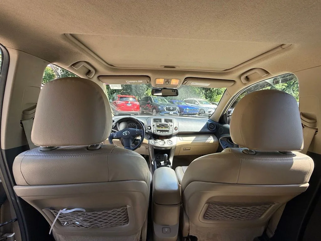 Used 2009  Toyota Limited image 25