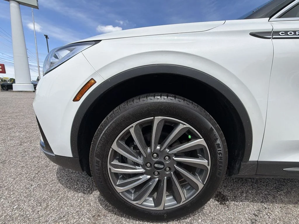 Used 2023 White Lincoln Reserve image 10