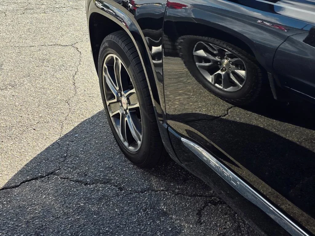 Used 2019 Black GMC Denali image 19