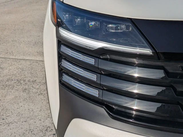 New 2026 Aspen White TriCoat / Super Black Two-tone Nissan SV image 10