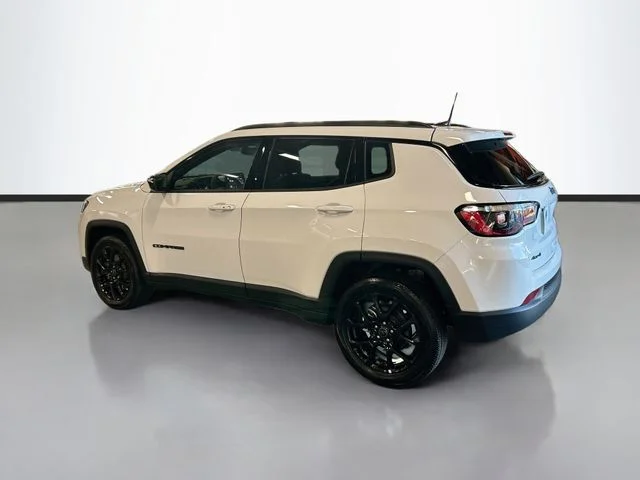 Used 2025 White Jeep Latitude image 5