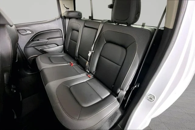 Used 2022 White GMC AT4 w/Leather image 22